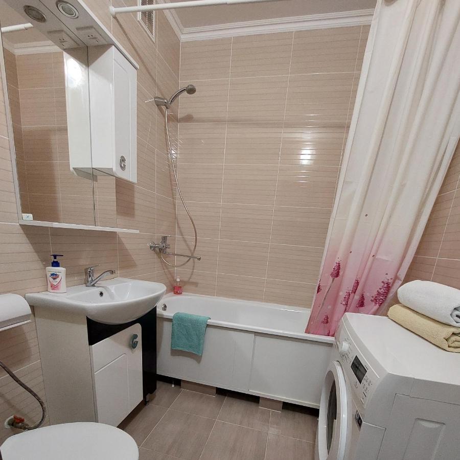 Новобудова Центр Apartment Lutsʼk Екстериор снимка