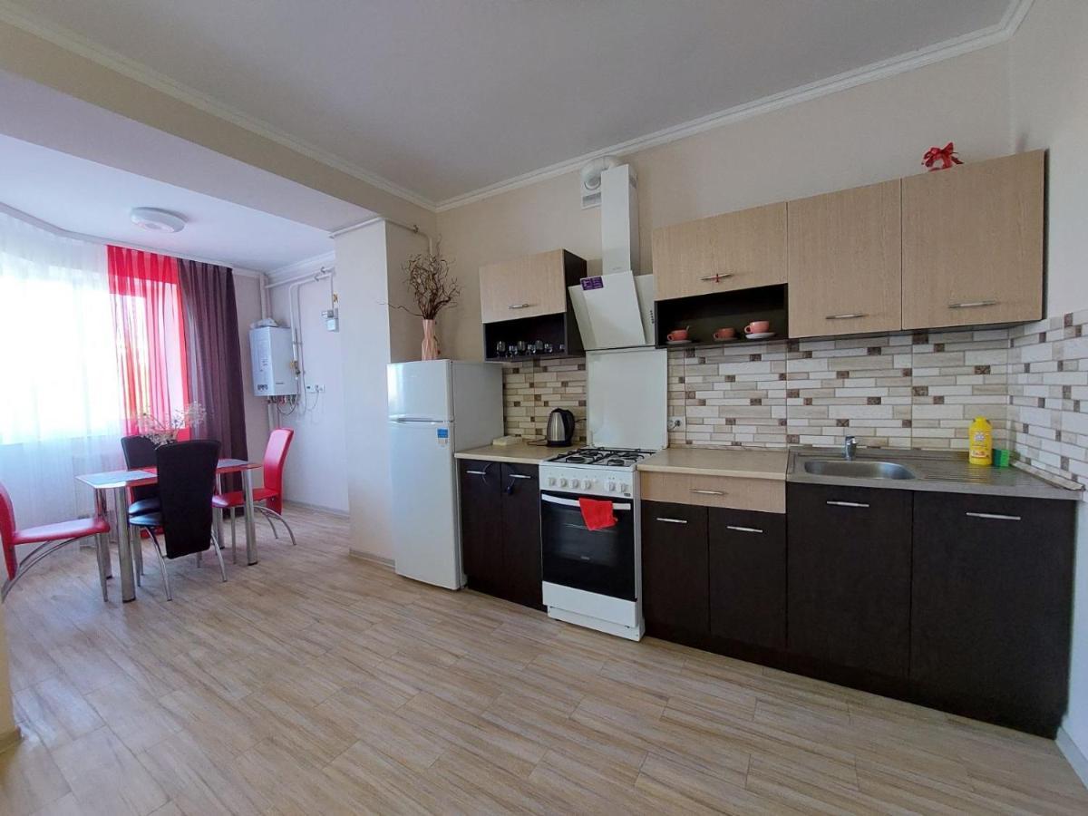 Новобудова Центр Apartment Lutsʼk Екстериор снимка