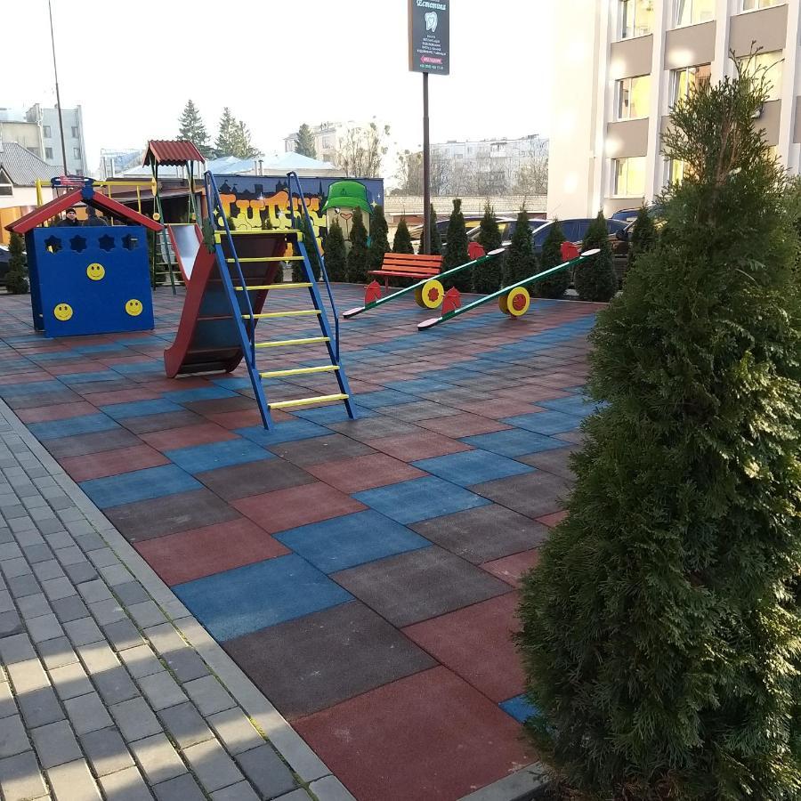 Новобудова Центр Apartment Lutsʼk Екстериор снимка